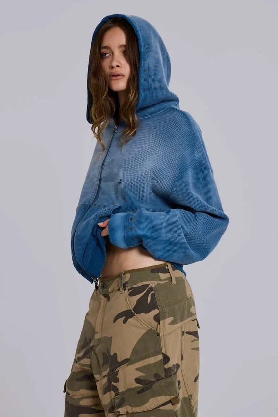 Sudadera con capucha «Monster» de tejido de gofre con tachuelas y efecto descolorido