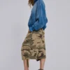 Sudadera con capucha «Monster» de tejido de gofre con tachuelas y efecto descolorido