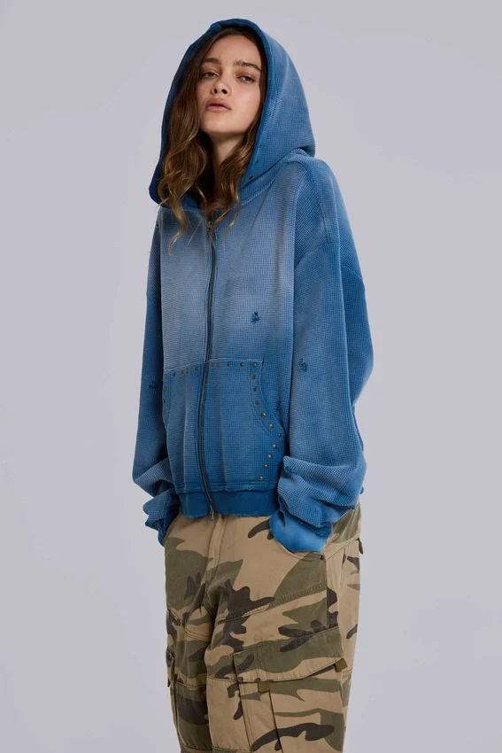 Sudadera con capucha «Monster» de tejido de gofre con tachuelas y efecto descolorido
