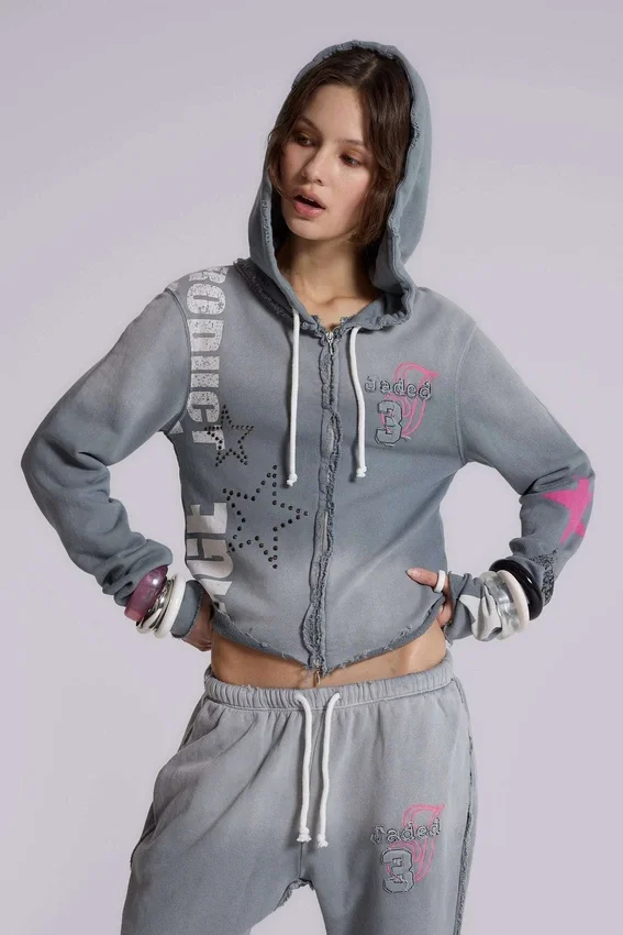 Sudadera con capucha y cremallera «Cleo Graphic»