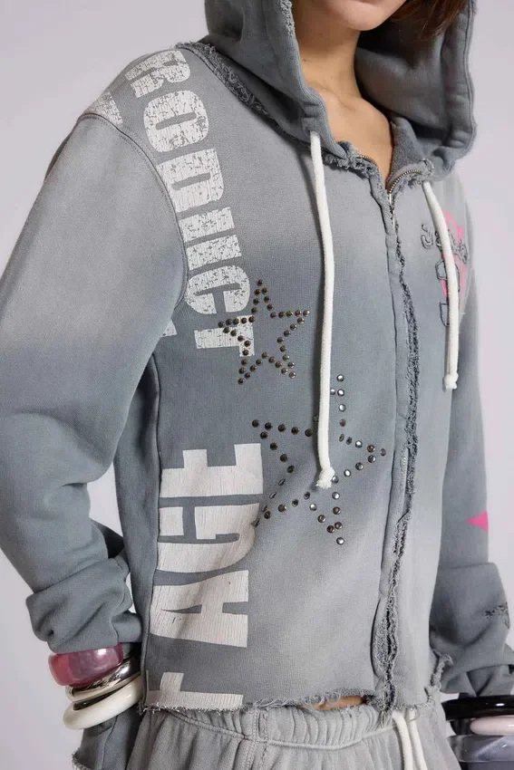 Sudadera con capucha y cremallera «Cleo Graphic»
