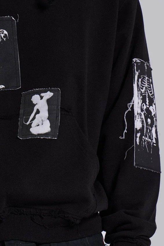 Sudadera con capucha y parche «Devoted» negra