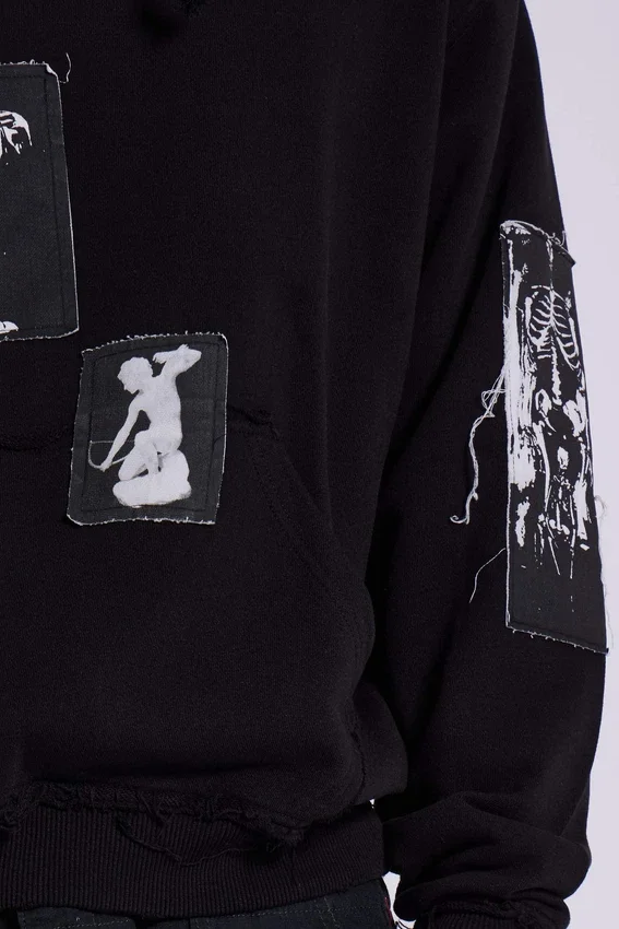 Sudadera con capucha y parche «Devoted» negra