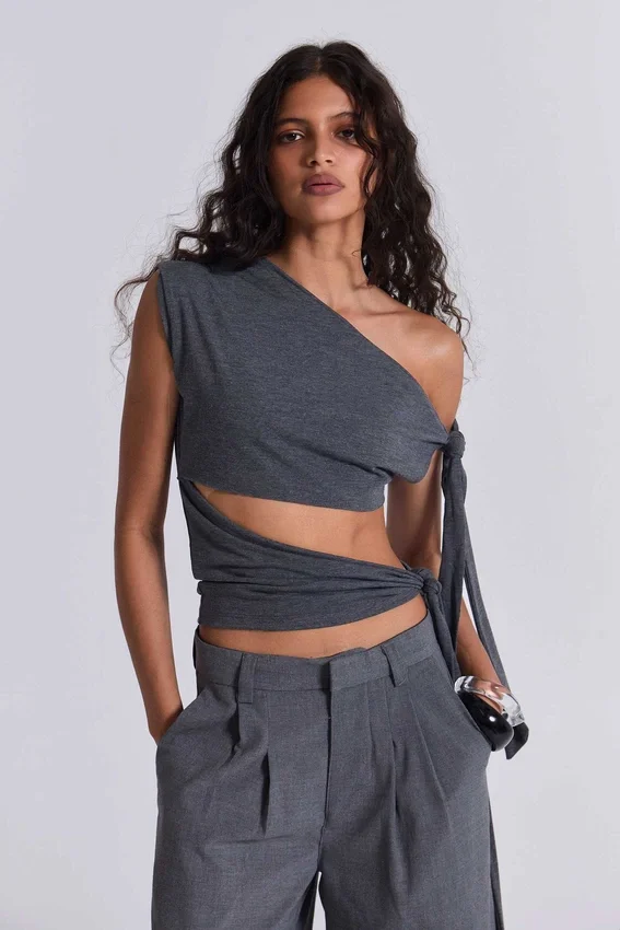Top asimétrico Mena en gris