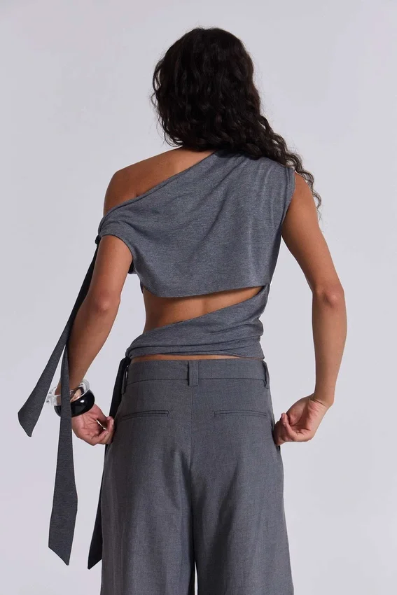Top asimétrico Mena en gris