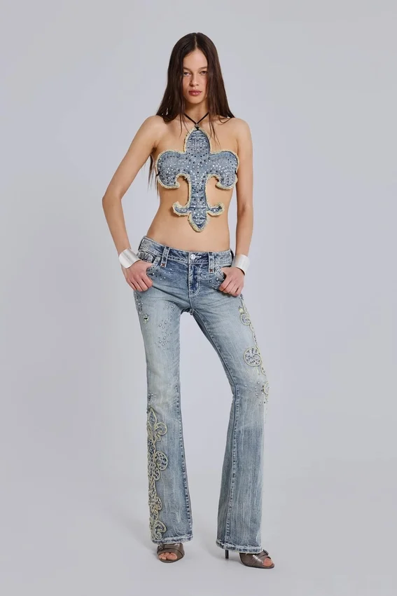 Top con flor de lis y tachuelas de Rock Revival