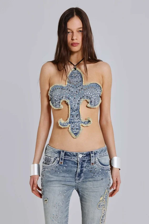 Top con flor de lis y tachuelas de Rock Revival