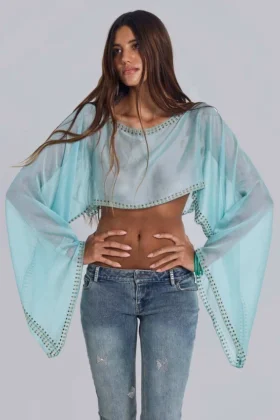 Top tipo capa con tachuelas Lunet