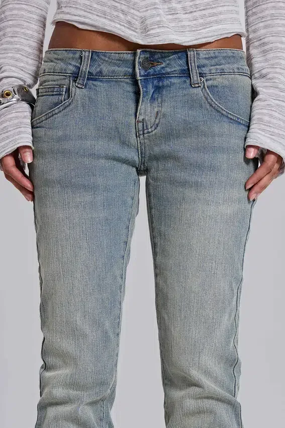 Vaqueros acampanados Cooper en azul claro