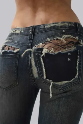 Vaqueros bootcut de talle bajo con encaje desgastado «Tori»