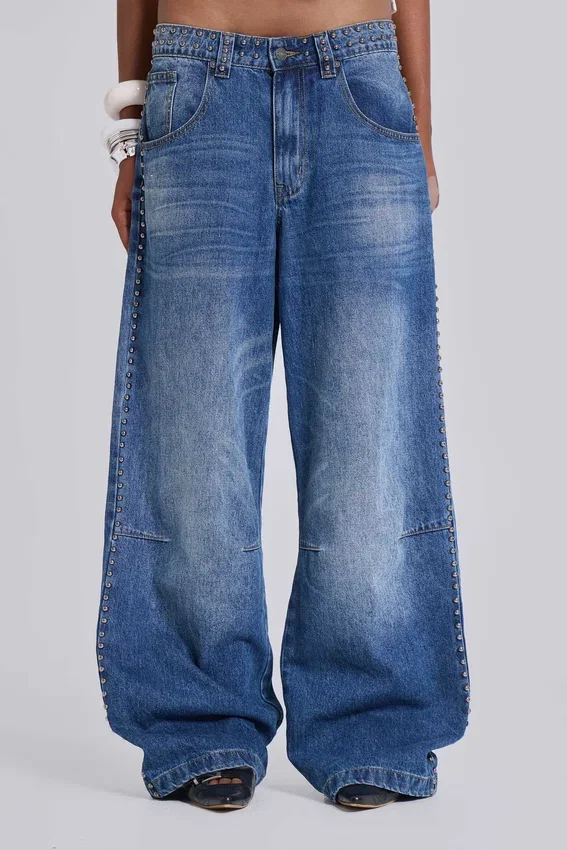 Vaqueros Colossus con tachuelas en lavado azul medio