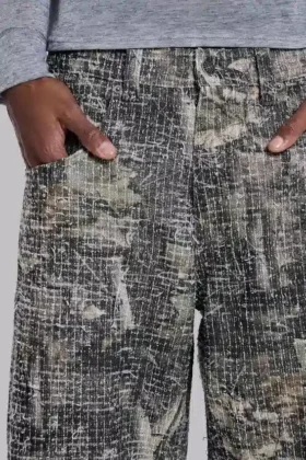 Vaqueros Colossus Jeans con estampado de camuflaje «Woodland» en tejido punzonado