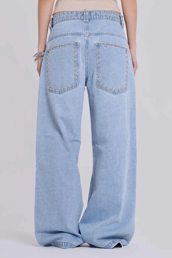 Vaqueros «Colossus Jeans» con tachuelas en lavado azul claro