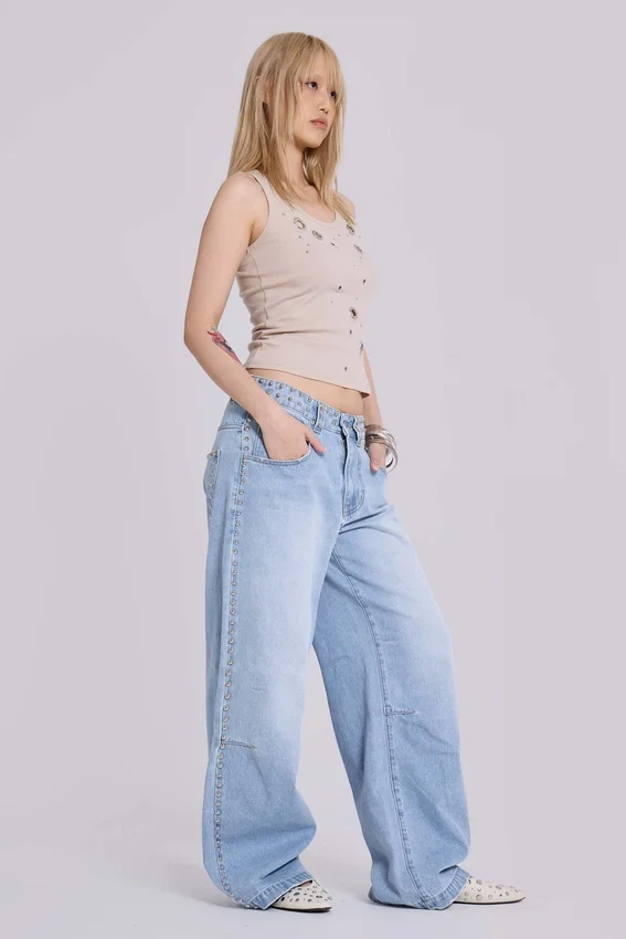 Vaqueros «Colossus Jeans» con tachuelas en lavado azul claro