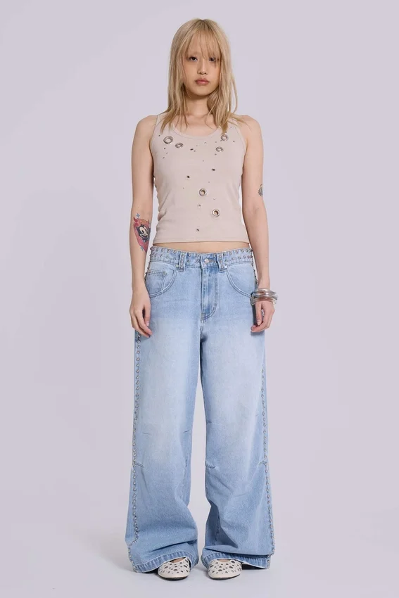 Vaqueros «Colossus Jeans» con tachuelas en lavado azul claro