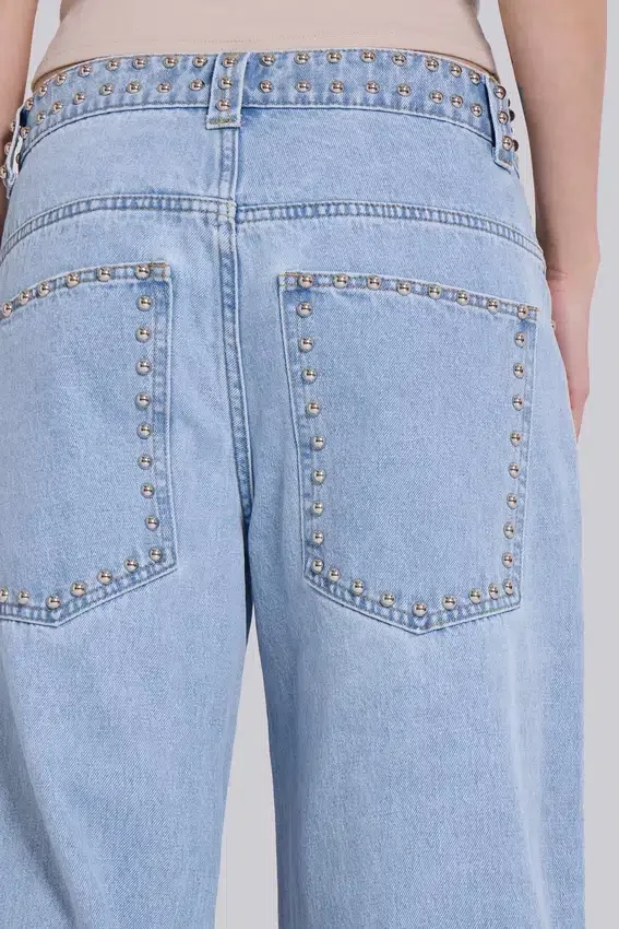 Vaqueros «Colossus Jeans» con tachuelas en lavado azul claro