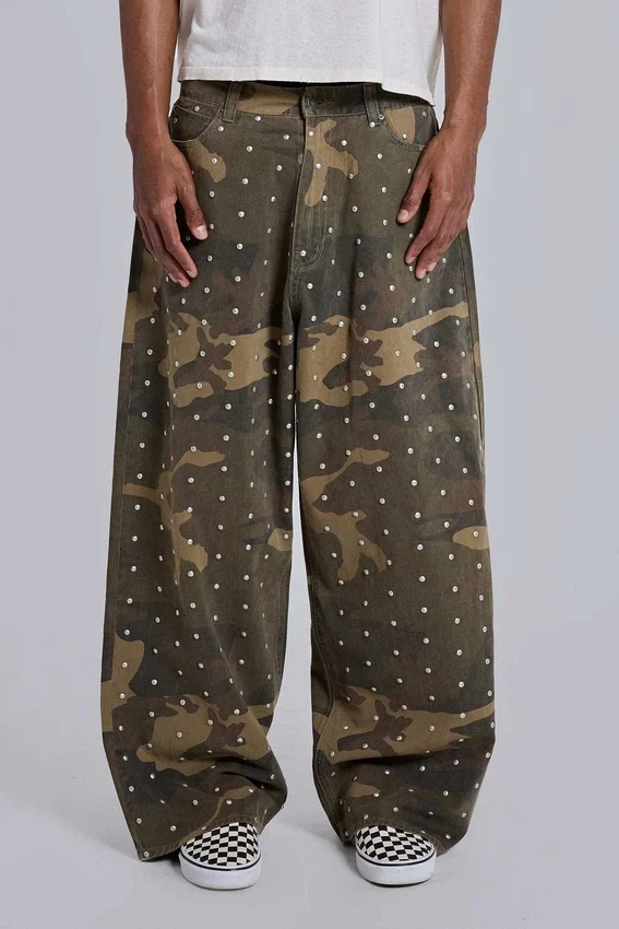 Vaqueros Colossus XL con tachuelas y estampado de camuflaje