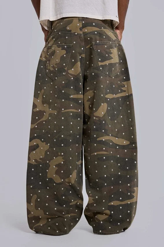 Vaqueros Colossus XL con tachuelas y estampado de camuflaje