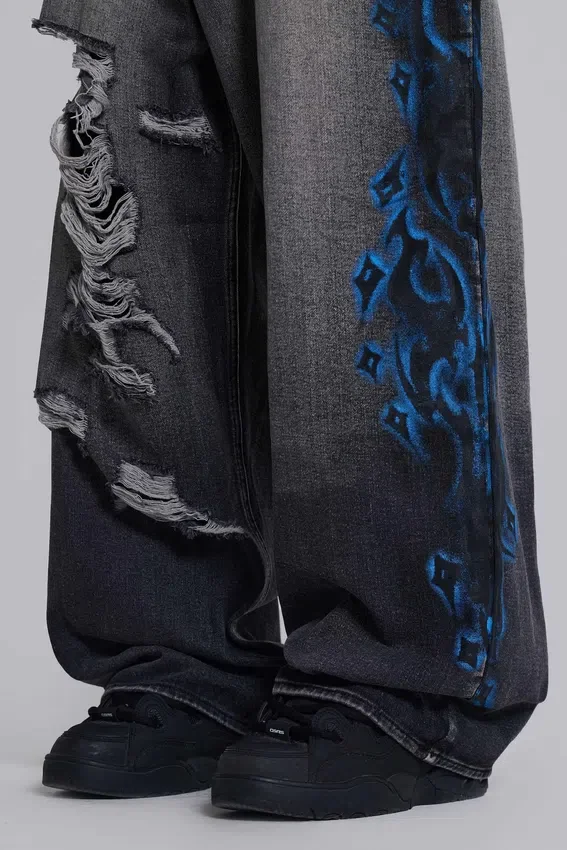 Vaqueros negros Colossus Jeans XL con rotos y diseño «Spike Airbrush»