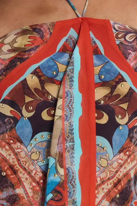 Vestido con bufanda tipo bandana de gasa de Ixia
