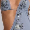 Vestido largo asimétrico con pedrería cosida a mano «Brisa»