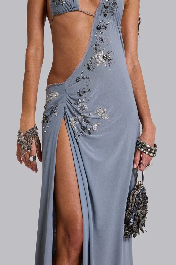 Vestido largo asimétrico con pedrería cosida a mano «Brisa»