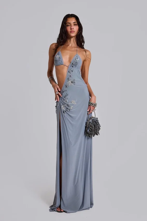 Vestido largo asimétrico con pedrería cosida a mano «Brisa»