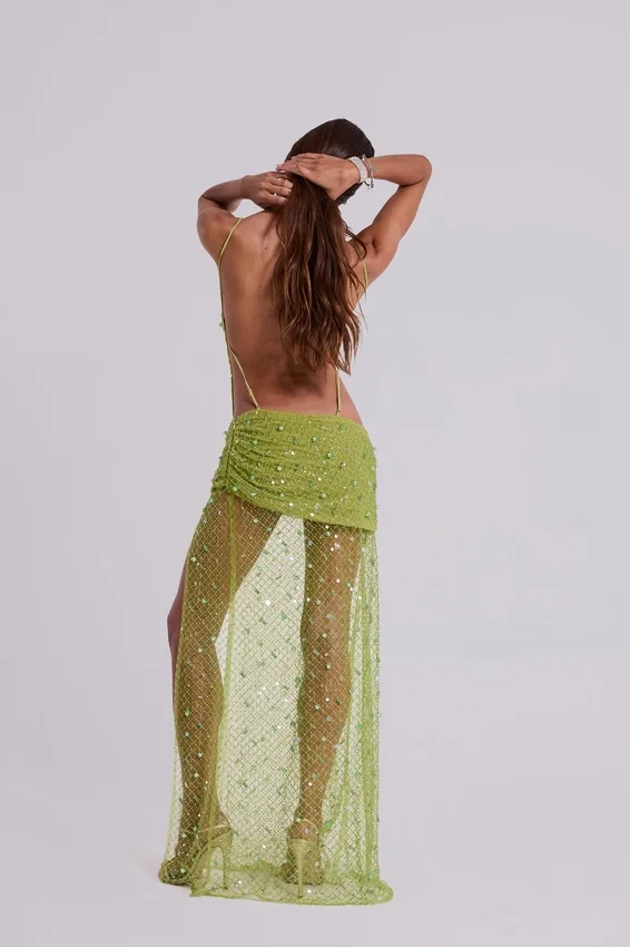 Vestido largo asimétrico «Stellar» con pedrería cosida a mano en color lima