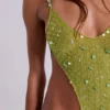 Vestido largo asimétrico «Stellar» con pedrería cosida a mano en color lima