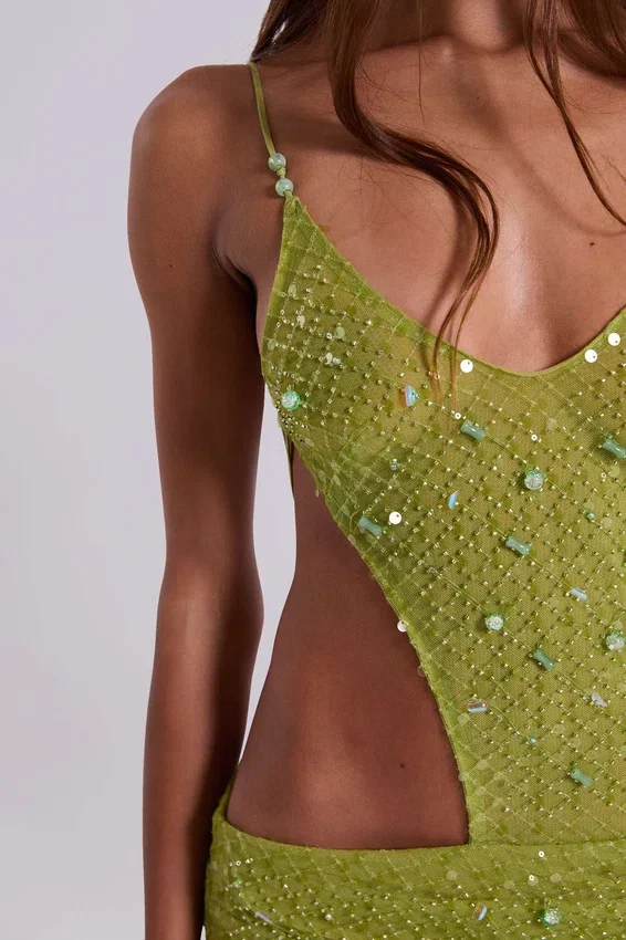 Vestido largo asimétrico «Stellar» con pedrería cosida a mano en color lima
