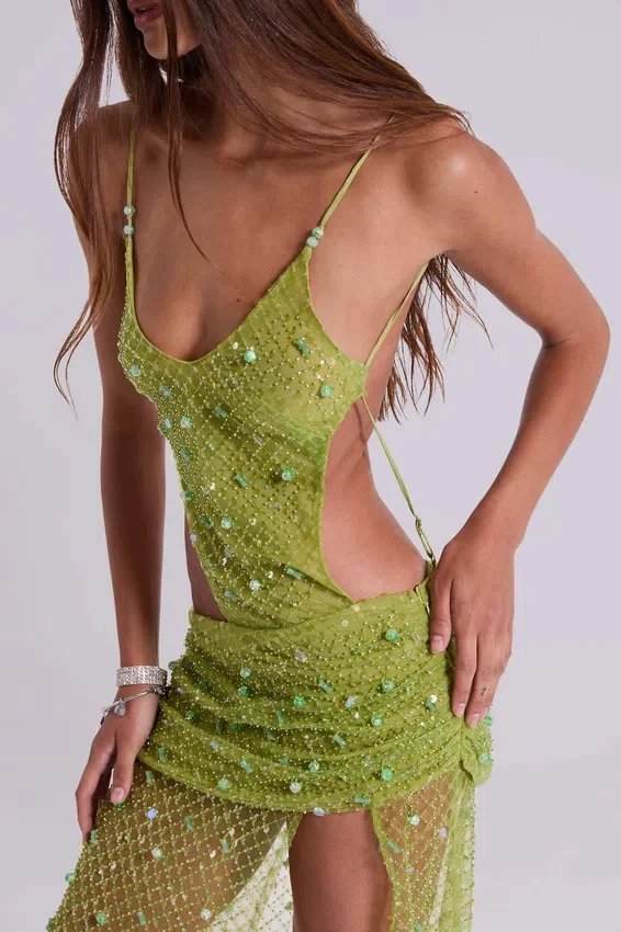 Vestido largo asimétrico «Stellar» con pedrería cosida a mano en color lima