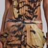 Vestido largo con aberturas «Saffra» con estampado de tigre